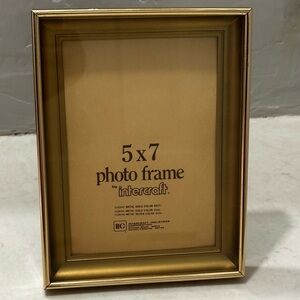 Vintage Gold Metal Intercraft 1976 Shadowbox Picture Frame 5x7
